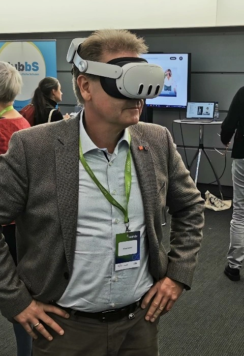 Klaus Imhof mit VR-Brille
